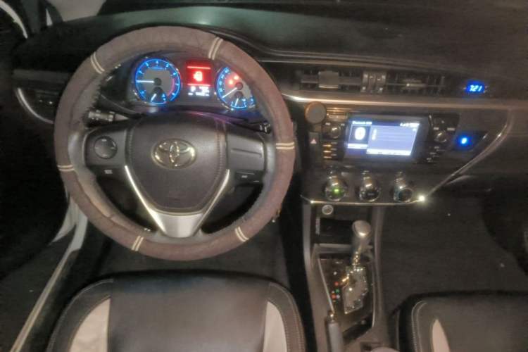 Used Toyota Corolla 2014 1.6L CVT GL-i Leather Edition Steering Wheel