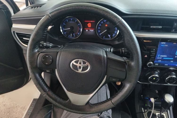 Used Toyota Corolla 2014 1.6L CVT GL-i Leather Edition Steering Wheel
