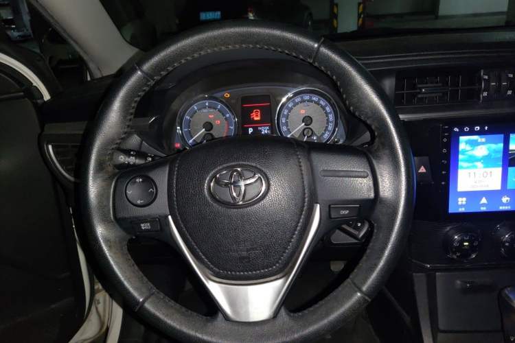 Used Toyota Corolla 2014 1.6L CVT GL-i Leather Edition Steering Wheel