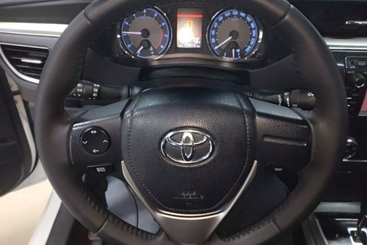 Used Toyota Corolla 2014 1.6L CVT GL-i Leather Edition Steering Wheel