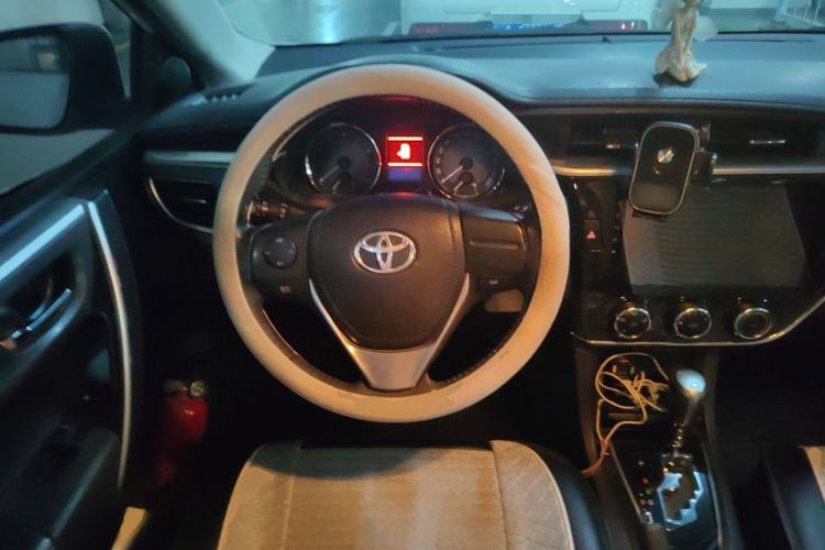 Used Toyota Corolla 2014 1.6L CVT GL-i Leather Edition Steering Wheel