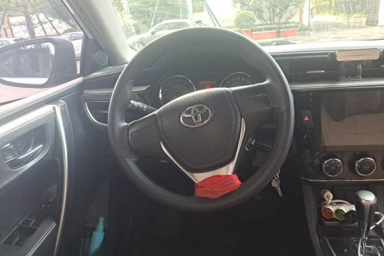 Used Toyota Corolla 2014 1.6L CVT GL-i Steering Wheel
