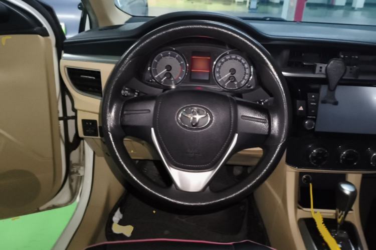 Used Toyota Corolla 2014 1.6L CVT GL-i Steering Wheel