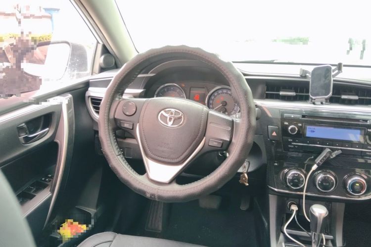 Used Toyota Corolla 2014 1.6L CVT GL-i Leather Edition Steering Wheel