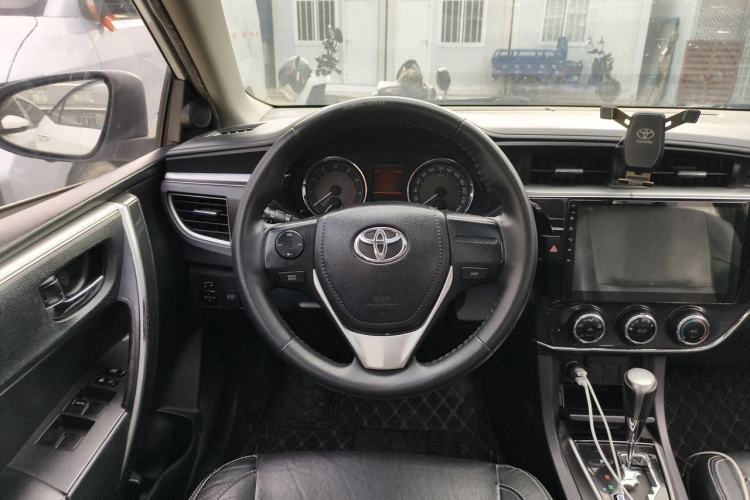 Used Toyota Corolla 2014 1.6L CVT GL-i Leather Edition Steering Wheel