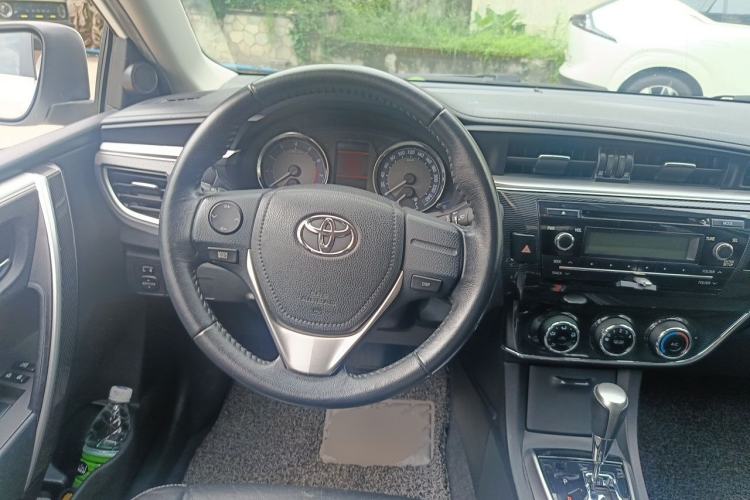 Used Toyota Corolla 2014 1.6L CVT GL-i Leather Edition Steering Wheel