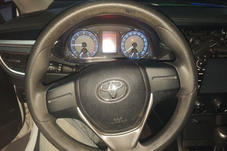 Used Toyota Corolla 2014 1.6L CVT GL-i Steering Wheel