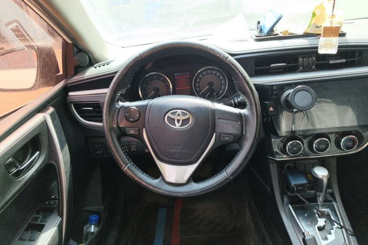 Used Toyota Corolla 2014 1.6L CVT GL-i Leather Edition Steering Wheel