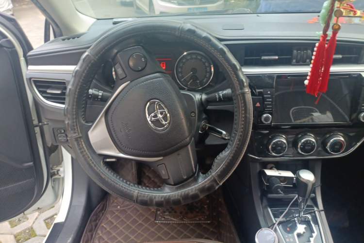 Used Toyota Corolla 2014 1.6L CVT GL-i Leather Edition Steering Wheel
