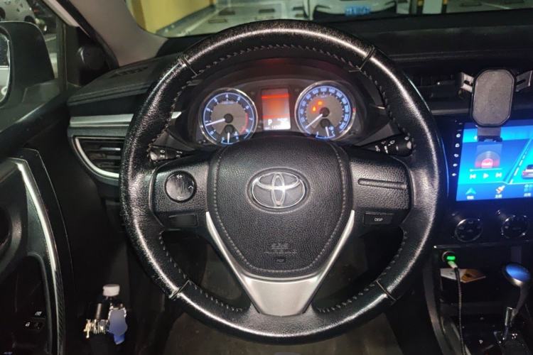 Used Toyota Corolla 2014 1.6L CVT GL-i Leather Edition Steering Wheel