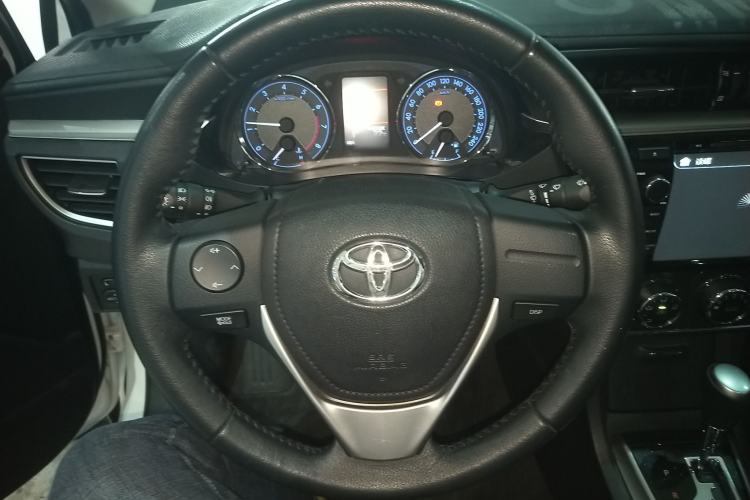 Used Toyota Corolla 2014 1.6L CVT GL-i Leather Edition Steering Wheel