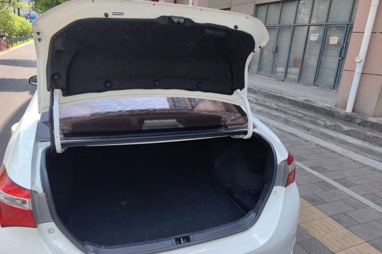 Used Toyota Corolla 2014 1.6L CVT GL-i Trunk