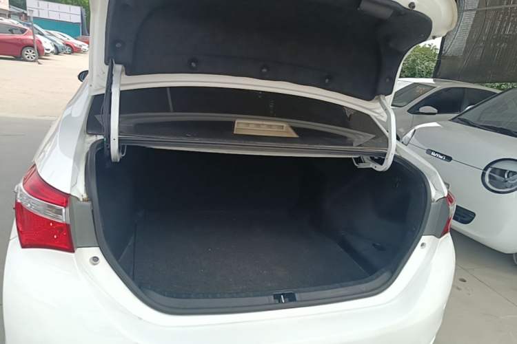 Used Toyota Corolla 2014 1.6L CVT GL-i Trunk