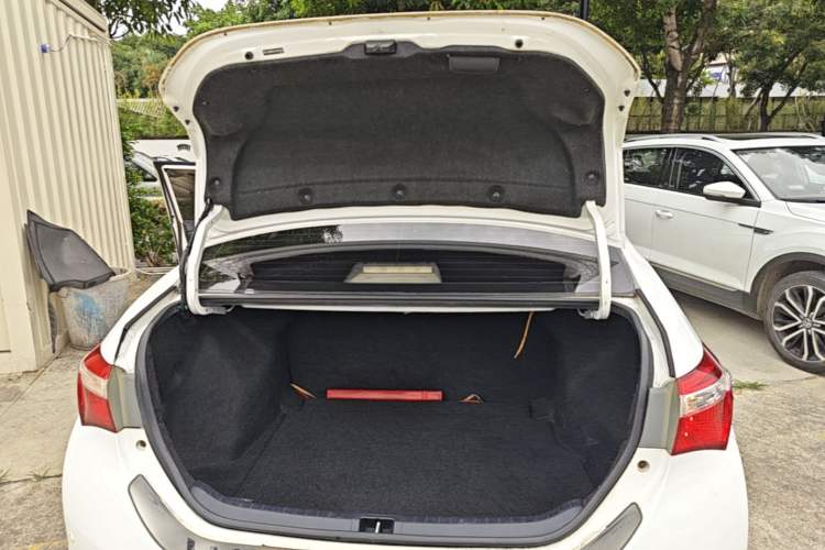 Used Toyota Corolla 2014 1.6L CVT GL Trunk