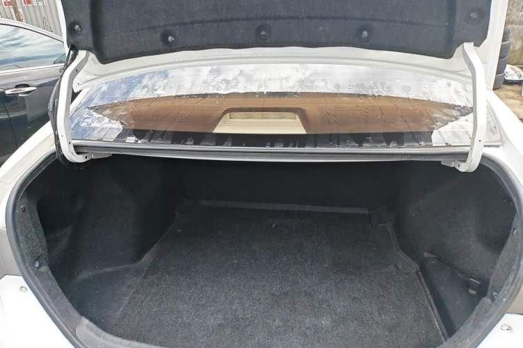Used Toyota Corolla 2014 1.6L CVT GL Trunk