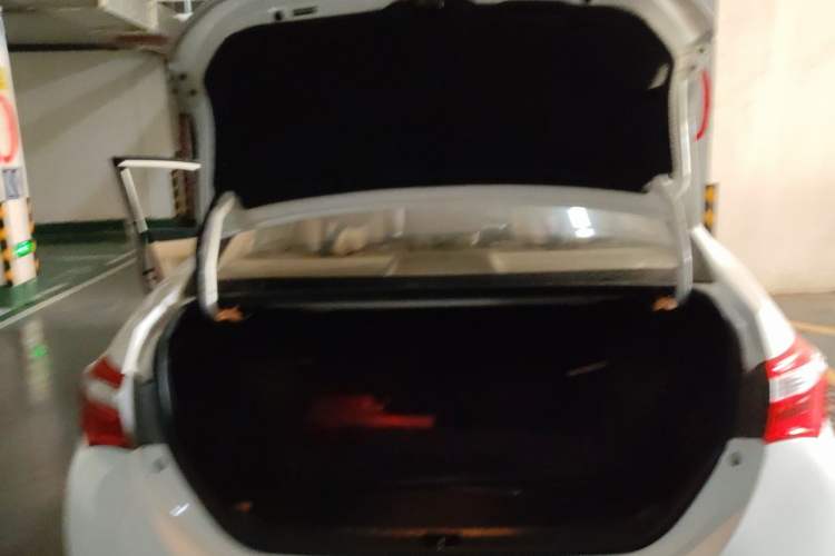 Used Toyota Corolla 2014 1.6L CVT GLX-i Trunk