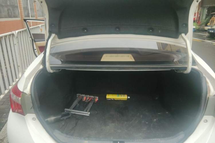 Used Toyota Corolla 2014 1.6L CVT GL Trunk