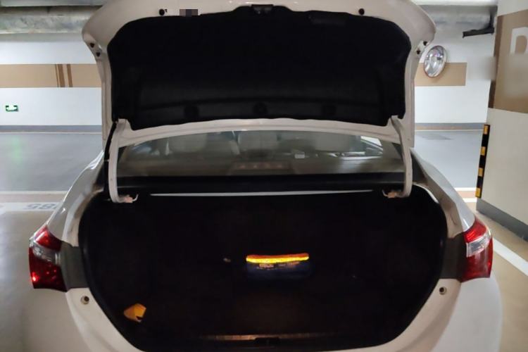 Used Toyota Corolla 2014 1.6L CVT GL Trunk