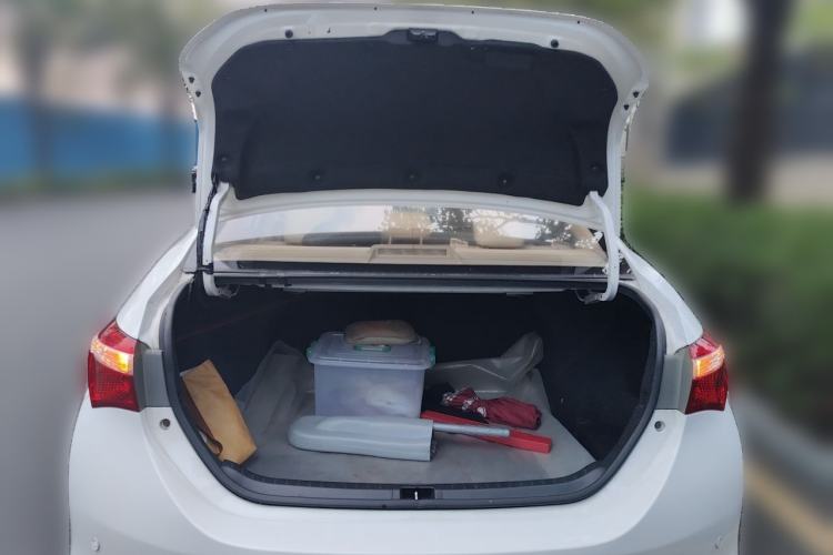 Used Toyota Corolla 2014 1.6L CVT GL Trunk