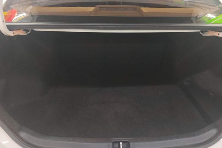 Used Toyota Corolla 2014 1.6L CVT GL Trunk
