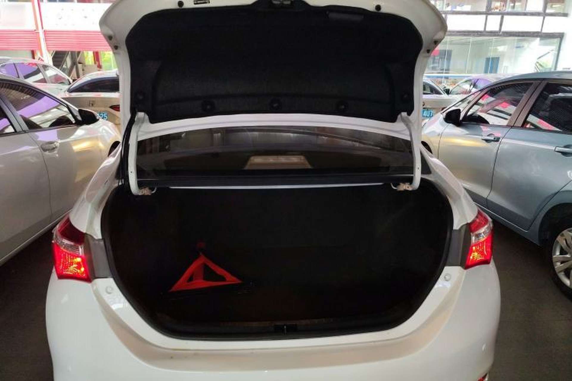 Used Toyota Corolla 2014 1.6L CVT GL-i Trunk