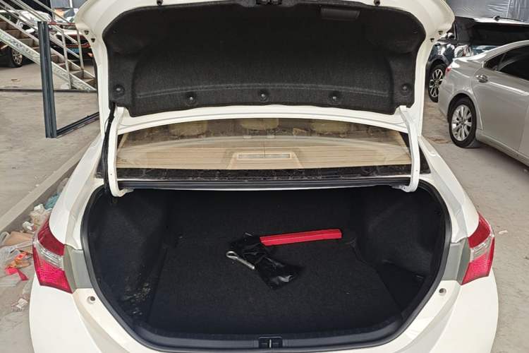 Used Toyota Corolla 2014 1.6L CVT GL-i Trunk