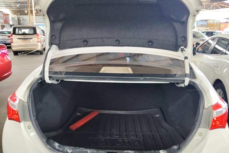 Used Toyota Corolla 2014 1.6L CVT GL-i Trunk