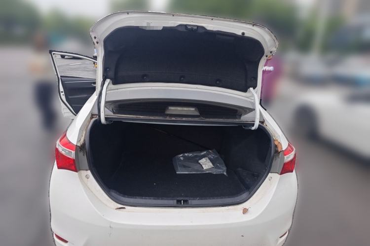 Used Toyota Corolla 2014 1.6L CVT GL Trunk