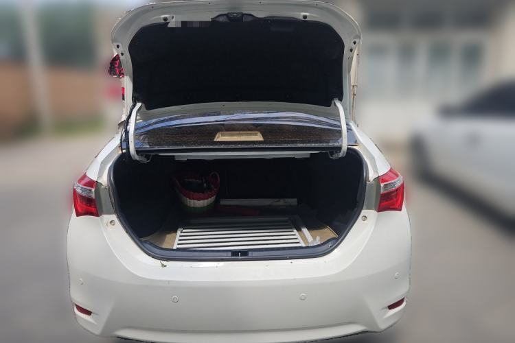 Used Toyota Corolla 2014 1.6L CVT GL-i Leather Edition Trunk
