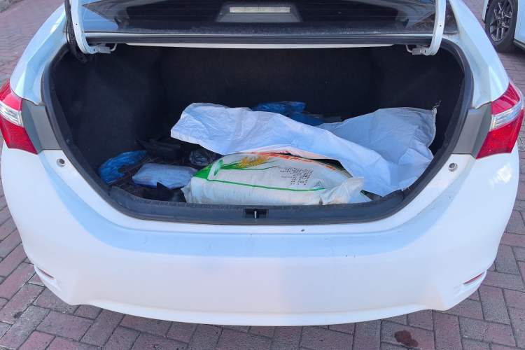 Used Toyota Corolla 2014 1.6L Manual GL Trunk