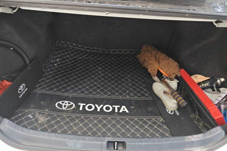 Used Toyota Corolla 2014 1.6L CVT GL Trunk