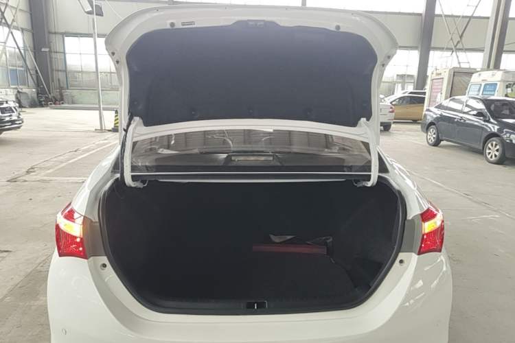 Used Toyota Corolla 2014 1.6L CVT GL Trunk