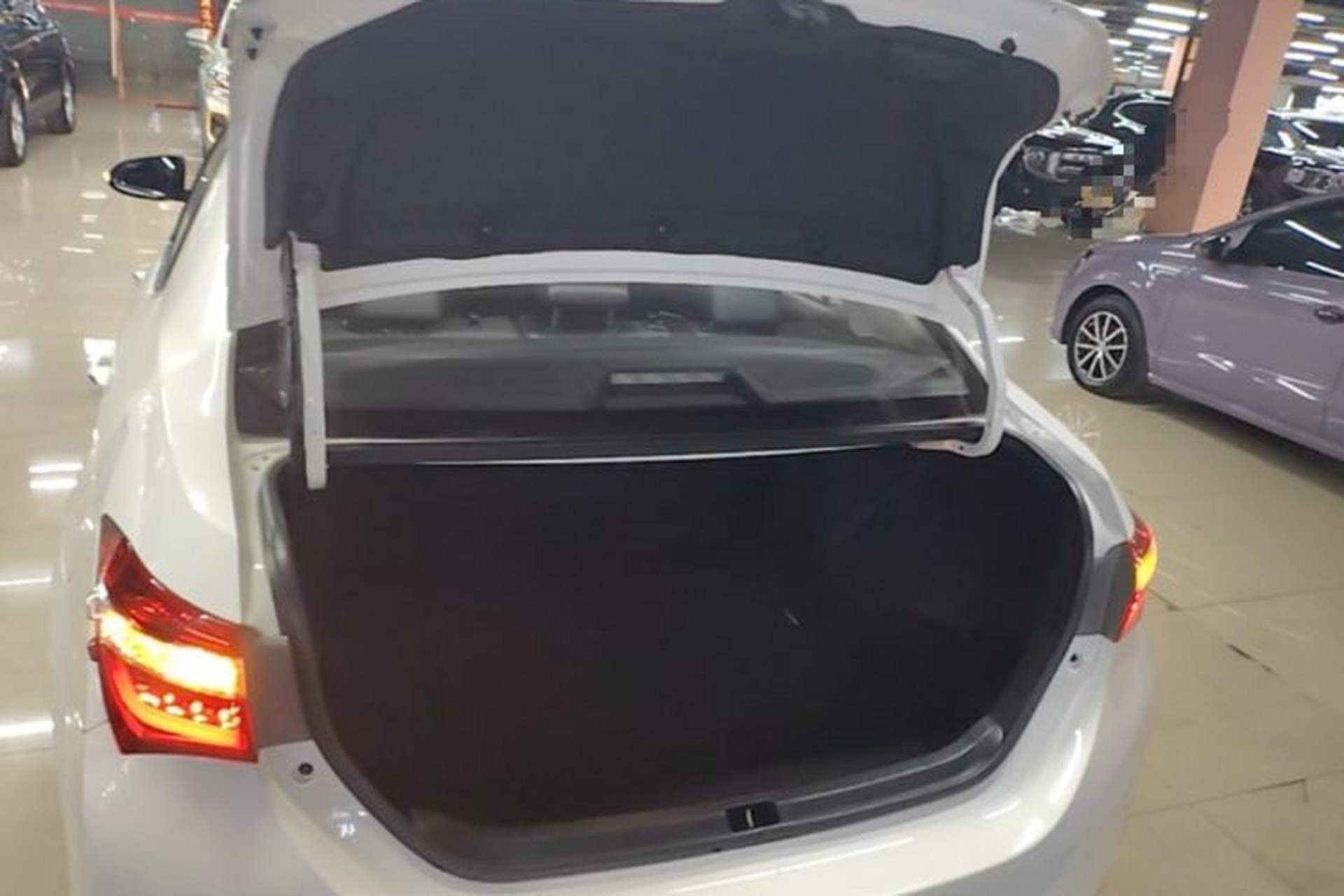 Used Toyota Corolla 2014 1.6L CVT GL-i Leather Edition Trunk