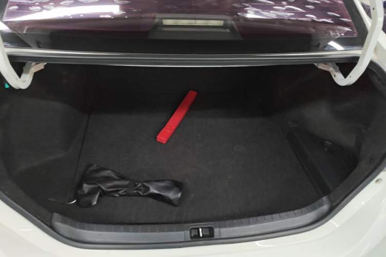 Used Toyota Corolla 2014 1.6L CVT GL-i Trunk