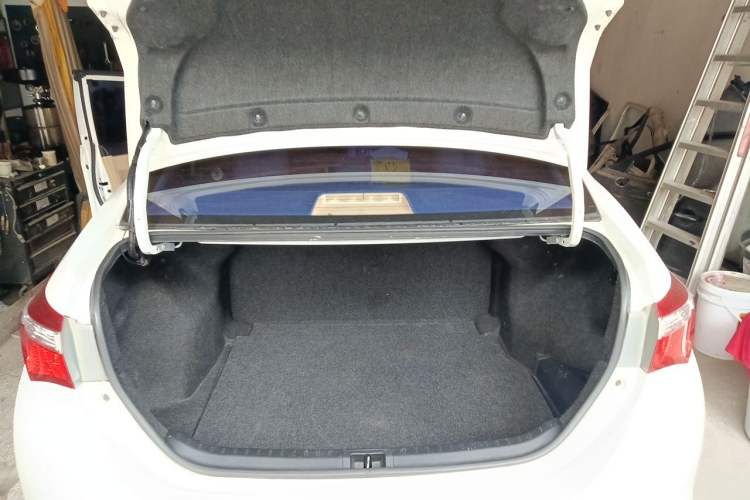 Used Toyota Corolla 2014 1.6L CVT GL Trunk