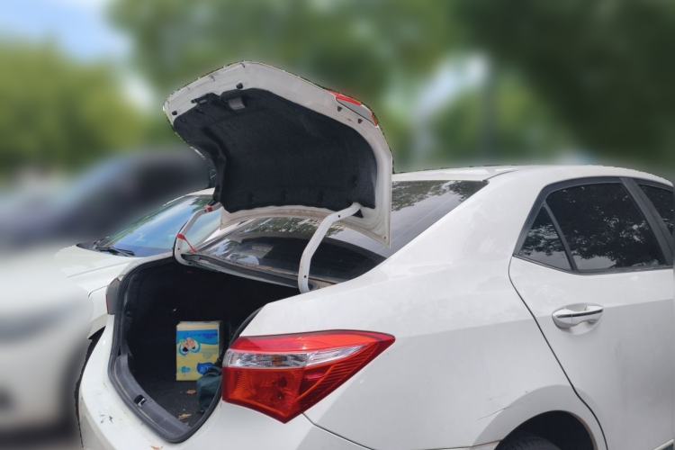 Used Toyota Corolla 2014 1.6L CVT GL-i Trunk