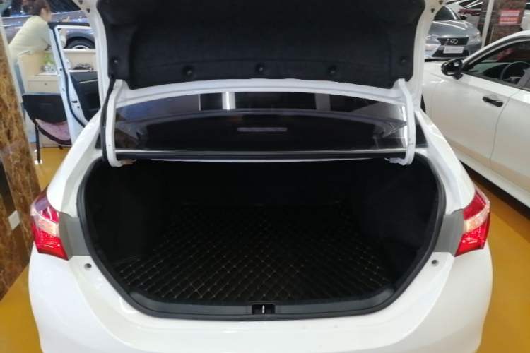 Used Toyota Corolla 2014 1.6L CVT GL Trunk