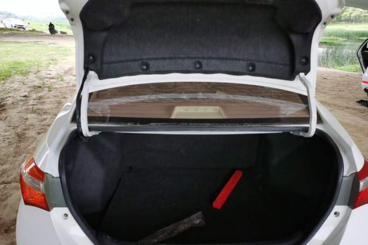 Used Toyota Corolla 2014 1.6L CVT GL-i Trunk