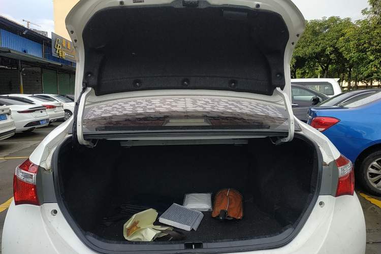 Used Toyota Corolla 2014 1.6L CVT GL Trunk