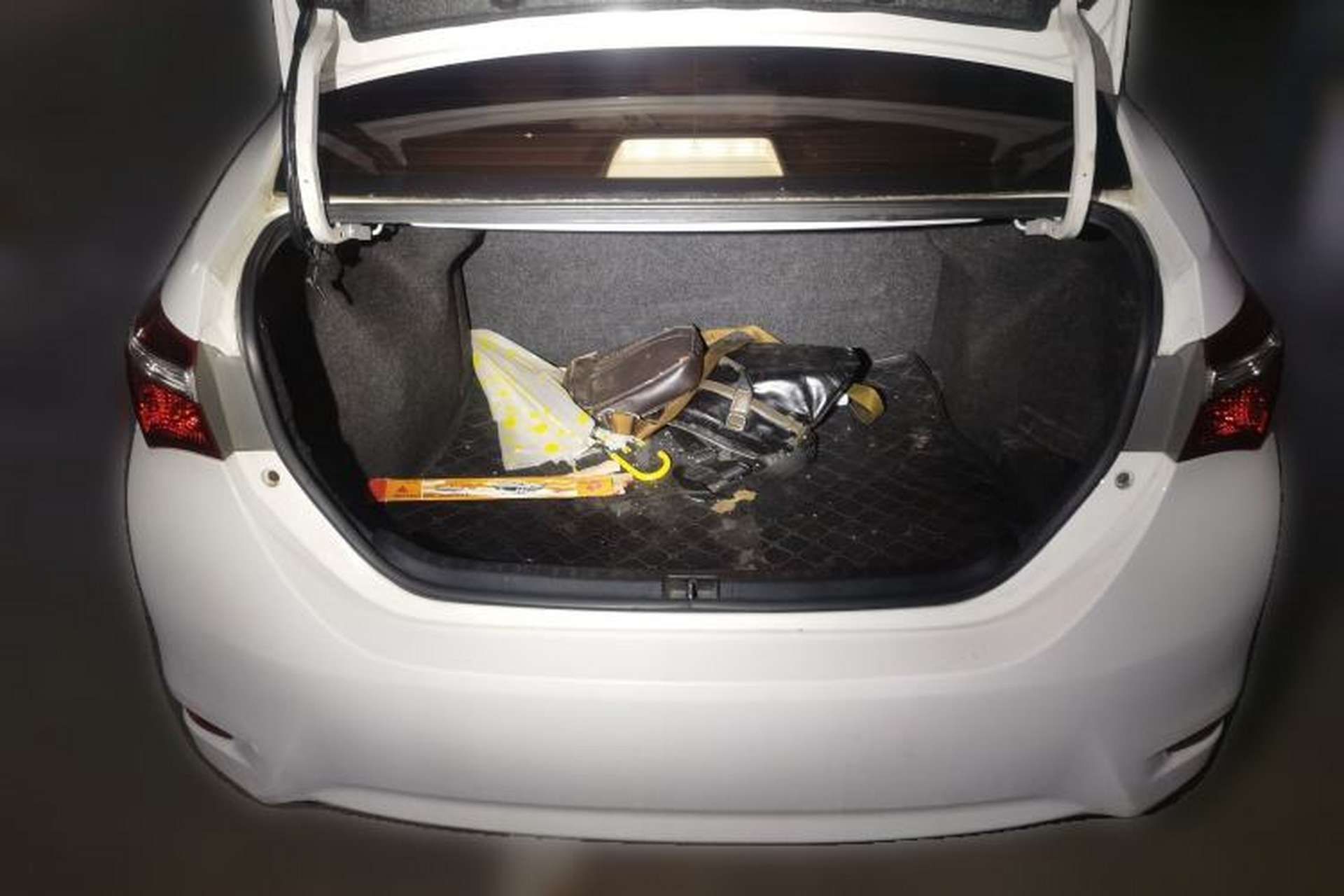 Used Toyota Corolla 2014 1.6L CVT GL Trunk