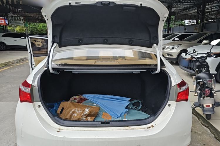 Used Toyota Corolla 2014 1.6L CVT GL-i Trunk