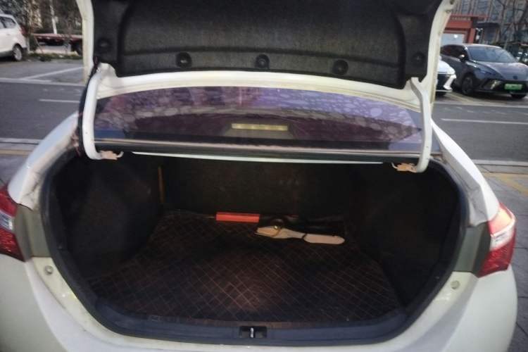 Used Toyota Corolla 2014 1.6L CVT GL Trunk