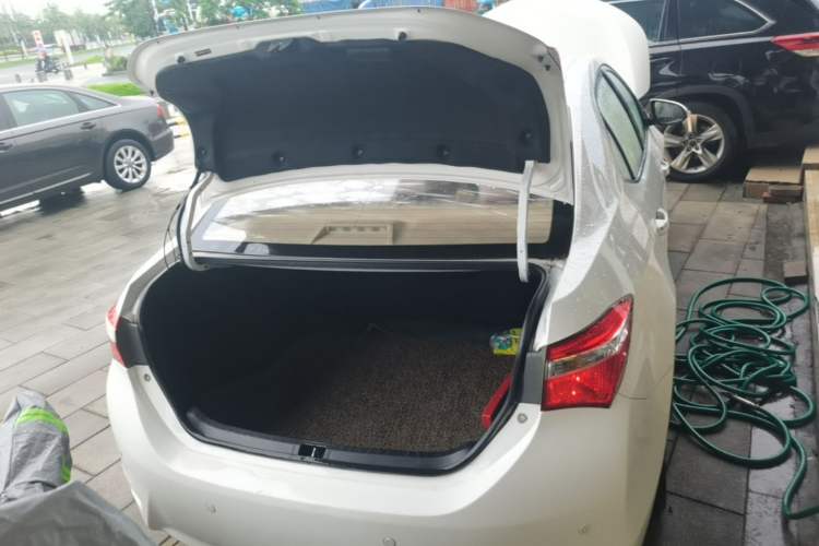 Used Toyota Corolla 2014 1.6L CVT GL-i Trunk