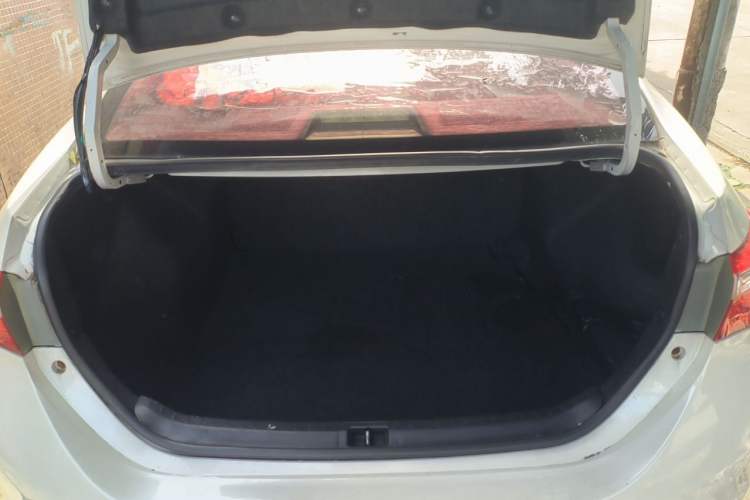 Used Toyota Corolla 2014 1.6L CVT GL Trunk