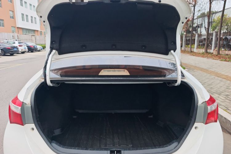 Used Toyota Corolla 2014 1.6L CVT GL Trunk