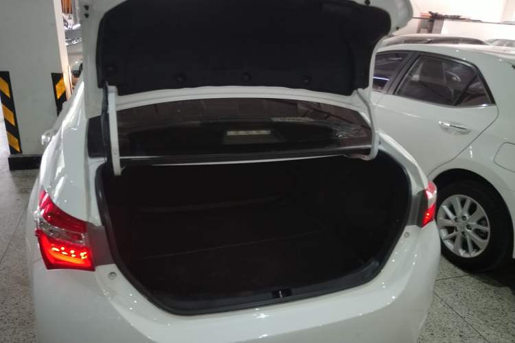Used Toyota Corolla 2014 1.6L CVT GL-i Leather Edition Trunk