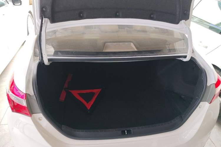 Used Toyota Corolla 2014 1.6L CVT GL-i Trunk