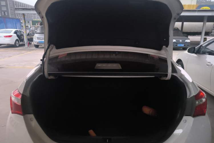 Used Toyota Corolla 2014 1.6L CVT GL Trunk