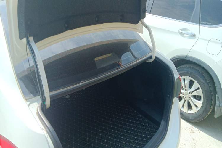 Used Toyota Corolla 2014 1.6L CVT GL-i Trunk