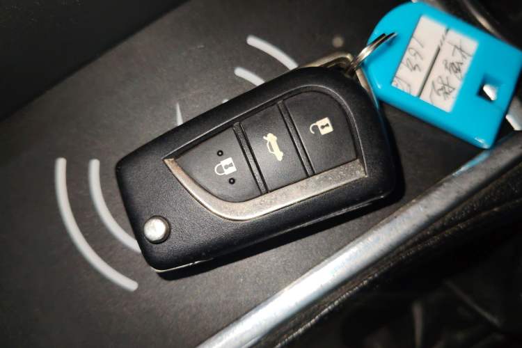 Used Toyota Corolla 2014 1.6L CVT GL-i Vehicle Key